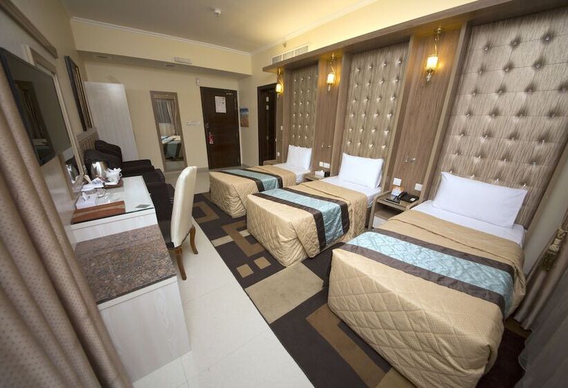 家庭四人房间, Naif Fort