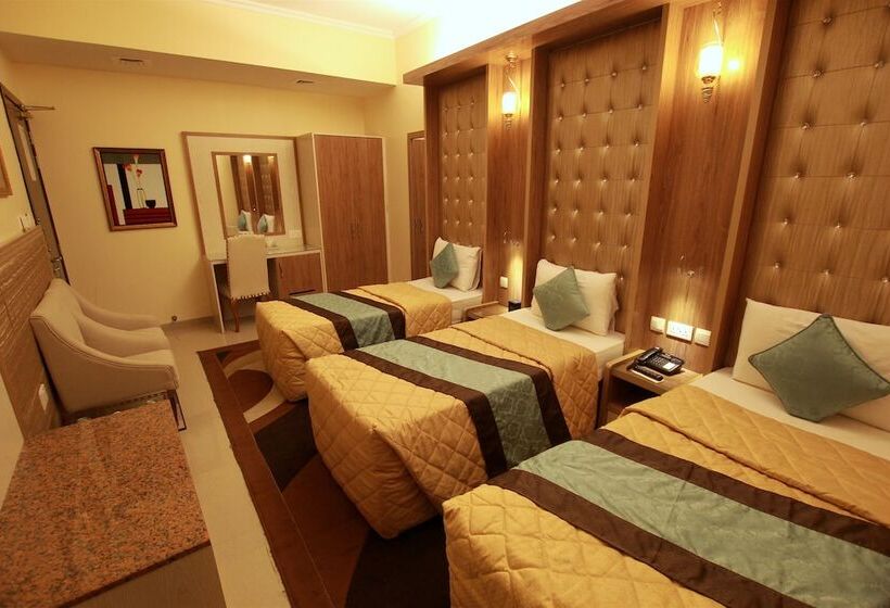 家庭四人房间, Naif Fort