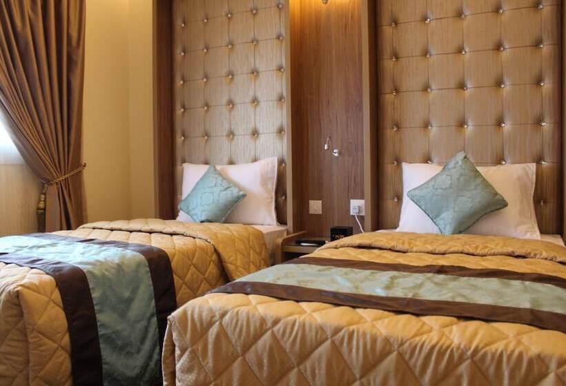 家庭间, Naif Fort