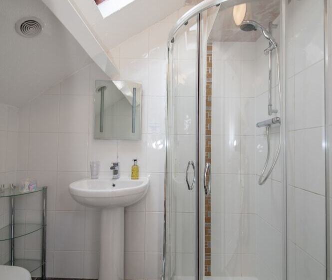 デラックスルーム, The Coppice Including Off Site Health Club