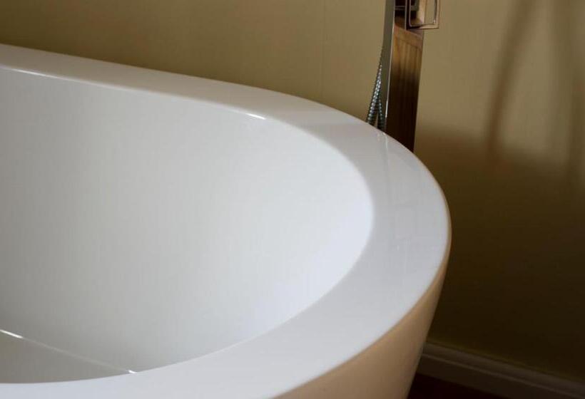 デラックスルーム, The Coppice Including Off Site Health Club