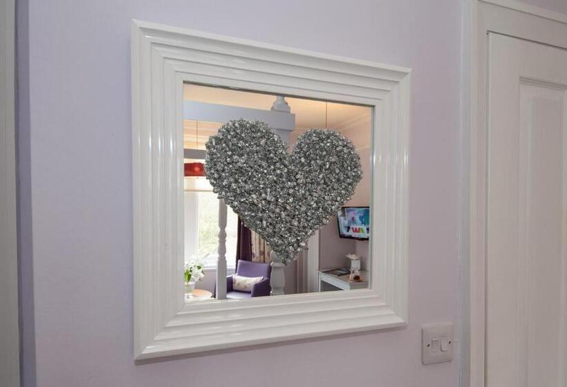 デラックスルーム, The Coppice Including Off Site Health Club