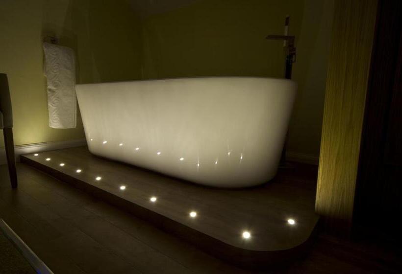 キングサイズベッドのデラックスルーム, The Coppice Including Off Site Health Club