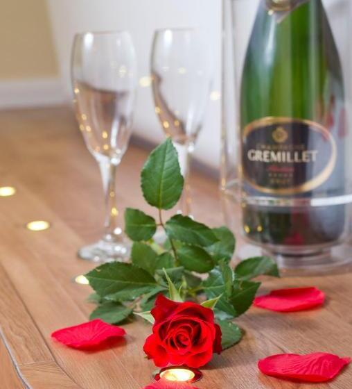 キングサイズベッドのデラックスルーム, The Coppice Including Off Site Health Club