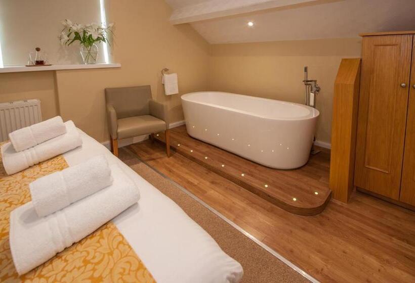 Номер Deluxe Кровать Кинг, The Coppice   Including Off Site Health Club