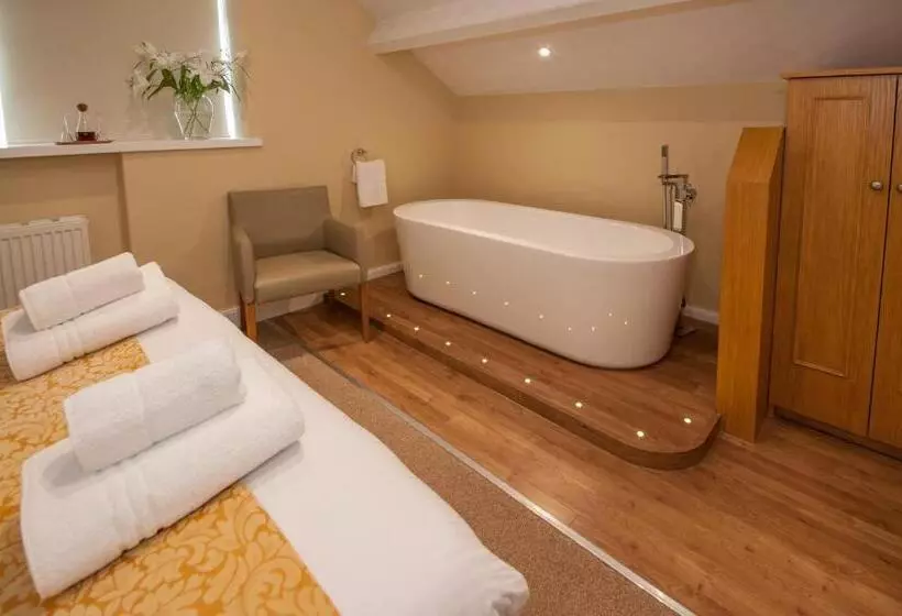 اتاق لوکس با تخت بزرگ, The Coppice   Including Off Site Health Club
