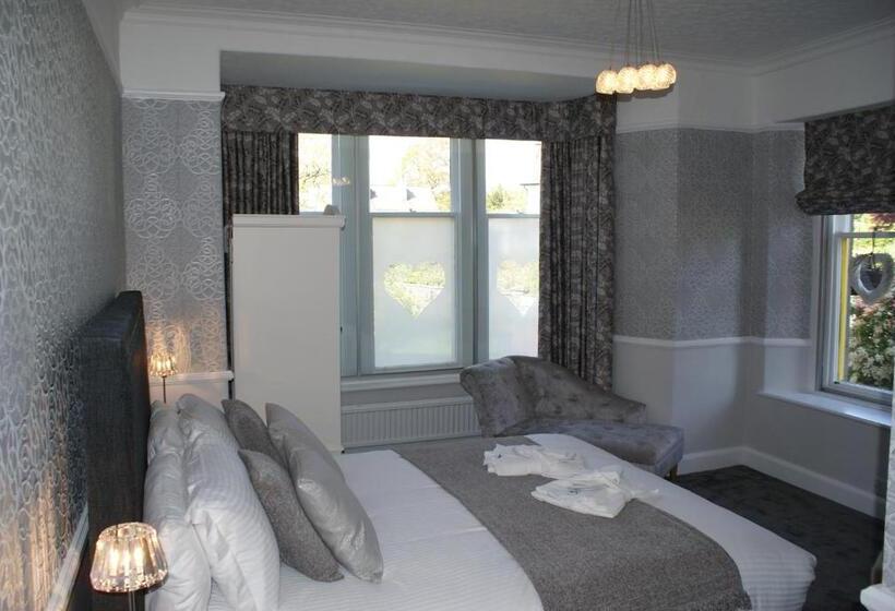 キングサイズベッドのデラックスルーム, The Coppice Including Off Site Health Club