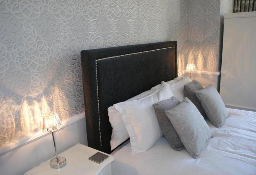 Номер Deluxe Кровать Кинг, The Coppice   Including Off Site Health Club