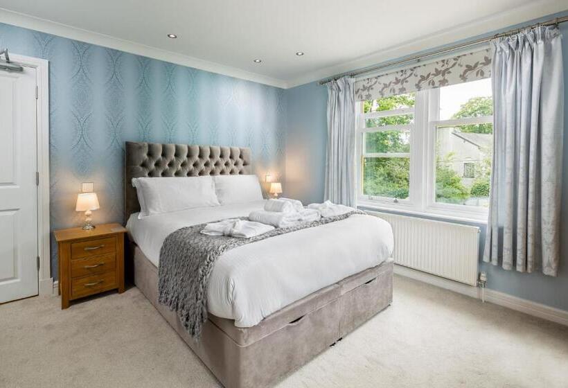 キングサイズベッドのデラックススイート, The Coppice Including Off Site Health Club