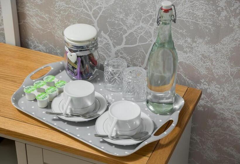 キングサイズベッドのデラックススイート, The Coppice Including Off Site Health Club