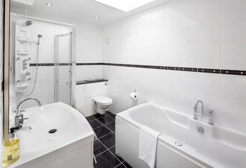 キングサイズベッドのデラックススイート, The Coppice Including Off Site Health Club