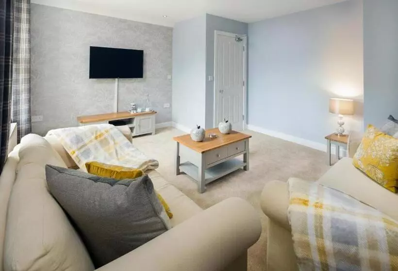 Deluxe Suite King Bed, The Coppice   Including Off Site Health Club