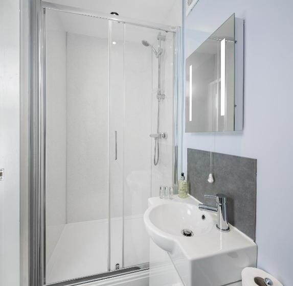 キングサイズベッドのスタンダードルーム, The Coppice Including Off Site Health Club