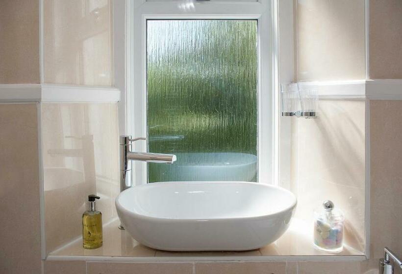 キングサイズベッドのデラックスルーム, The Coppice Including Off Site Health Club