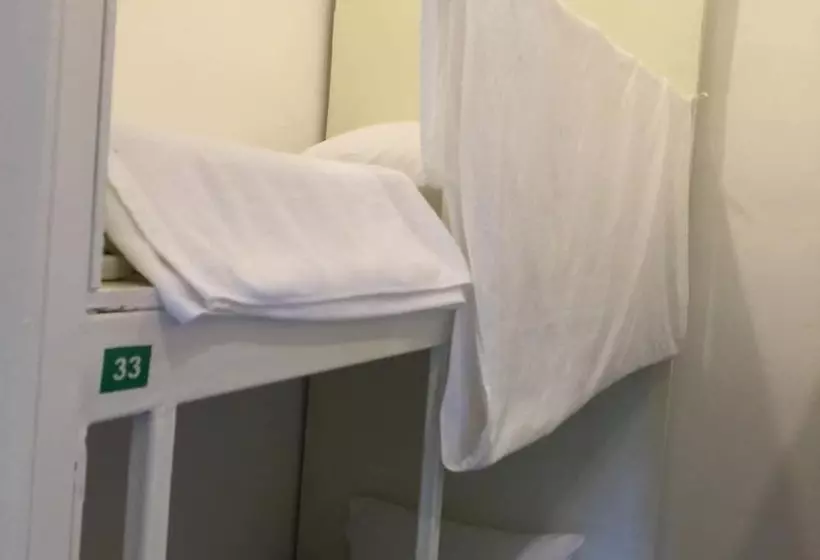 ルームシェアのワンベッド, The Best Hostel