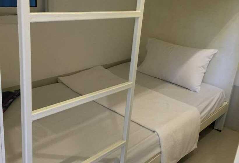 Кровать в Общей Комнате, The Best Hostel