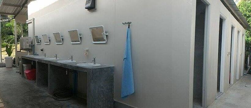 共用房间的床, The Best Hostel