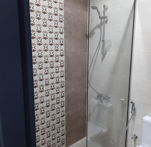 장애인을 위한 킹사이즈 침대 스탠다드 룸, Paris Furnished Apartments   Tabasum Group