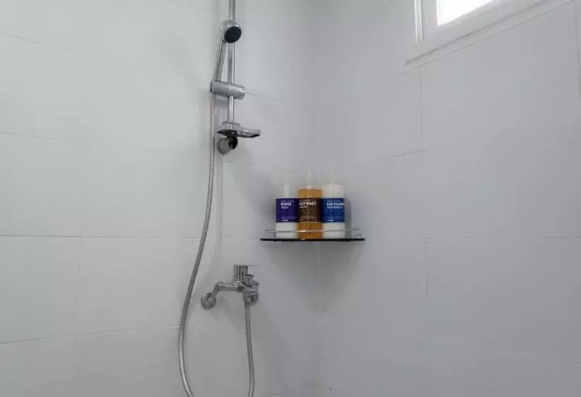 ルームシェアのワンベッド, Slow Citi Guest House