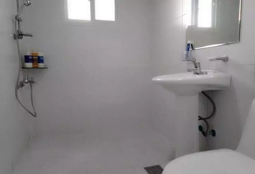 ルームシェアのワンベッド, Slow Citi Guest House