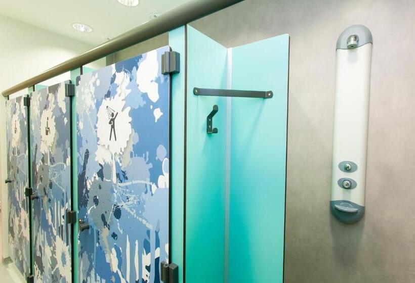 浴室共有スタンダード4人用ルーム, St Christopher S Budget Hotel Paris   Gare Du Nord