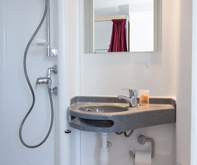 浴室共有スタンダード4人用ルーム, St Christopher S Budget Hotel Paris   Gare Du Nord