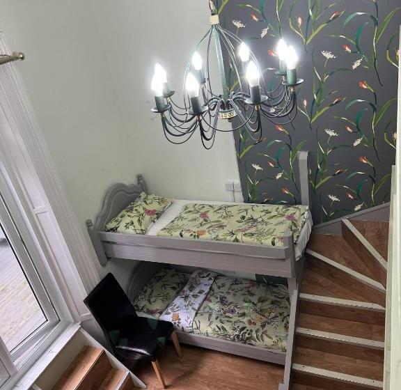 클래식 4인 룸, Astral Lodge