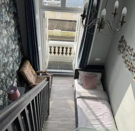 コンフォートトリプルルーム, Astral Lodge