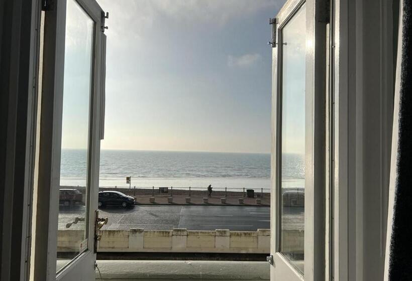 컴포트 트리플 룸, Astral Lodge