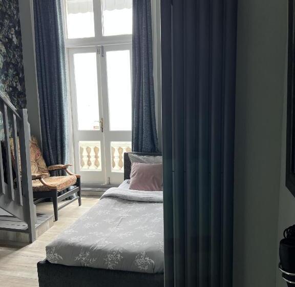 컴포트 트리플 룸, Astral Lodge