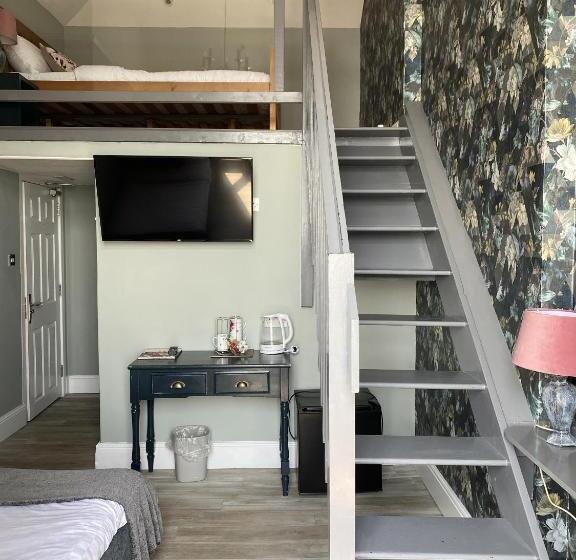 컴포트 트리플 룸, Astral Lodge