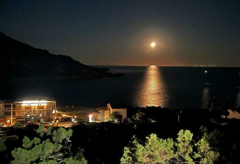 חדר אקונומי, Lilium Maris