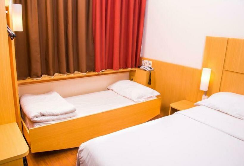 اتاق خانوادگی, Ibis Asuncion