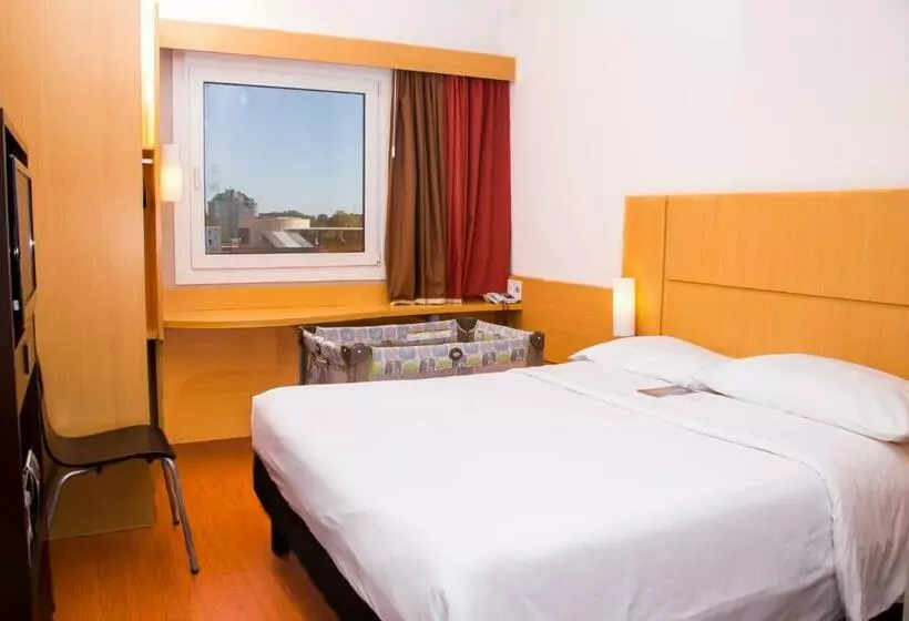 ファミリールーム, Ibis Asuncion