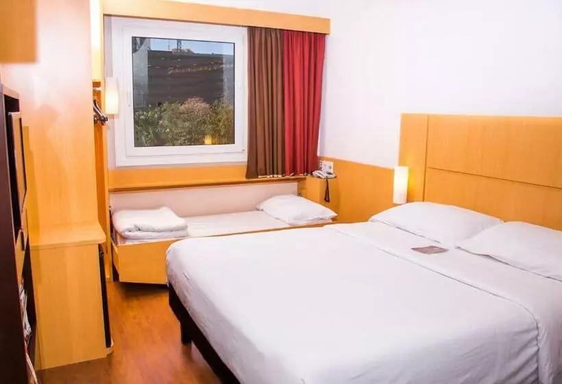 ファミリールーム, Ibis Asuncion