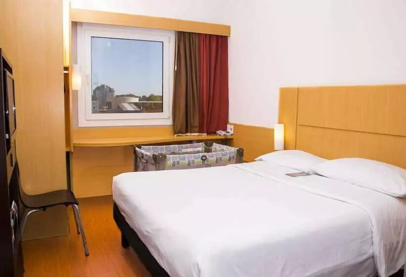 ファミリールーム, Ibis Asuncion