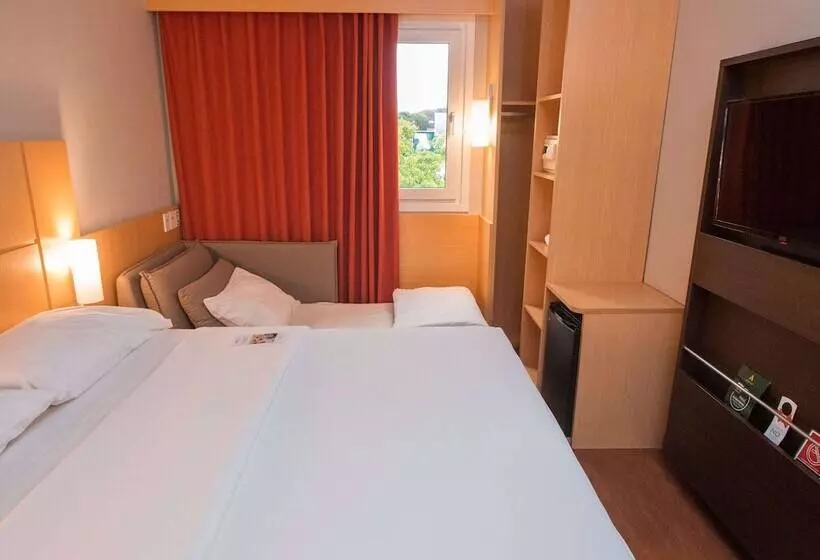 ファミリールーム, Ibis Asuncion