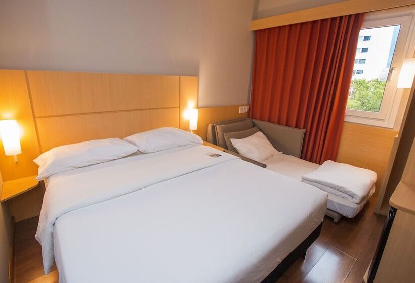 اتاق خانوادگی, Ibis Asuncion