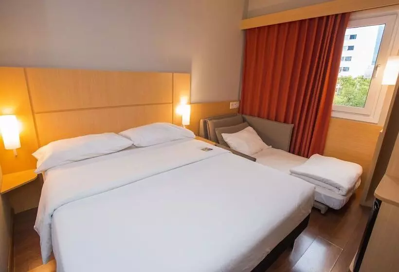 ファミリールーム, Ibis Asuncion