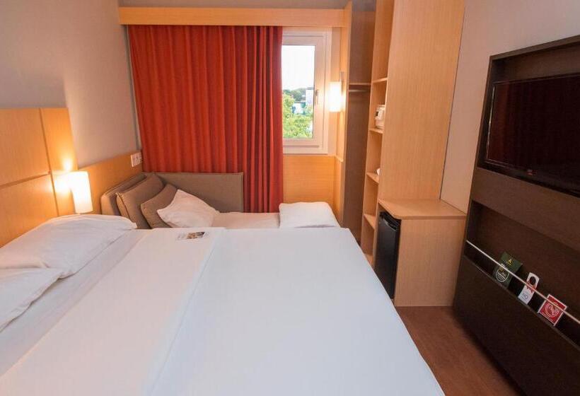 اتاق خانوادگی, Ibis Asuncion