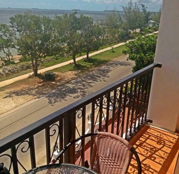 اتاق لوکس با بالکن و چشمانداز دریا, Little Italy