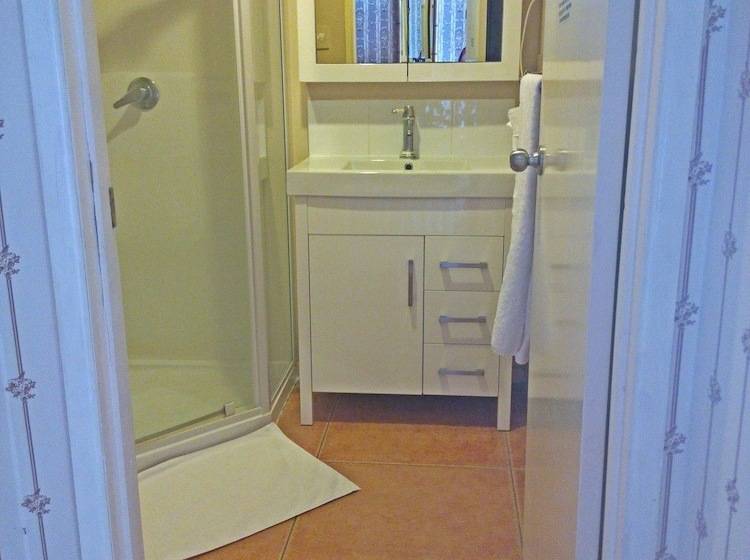 اتاق لوکس با بالکن و چشمانداز دریا, Little Italy