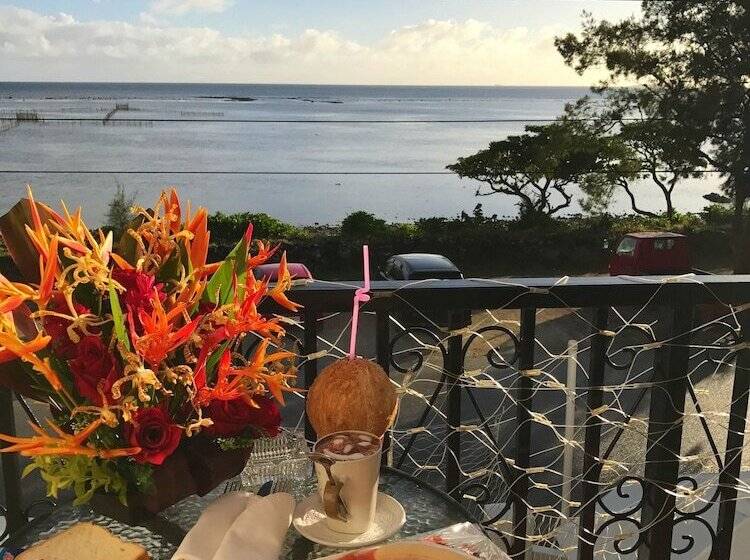 اتاق لوکس با بالکن و چشمانداز دریا, Little Italy