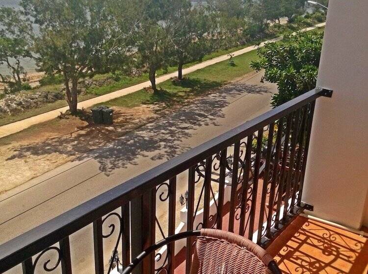 اتاق لوکس با بالکن و چشمانداز دریا, Little Italy