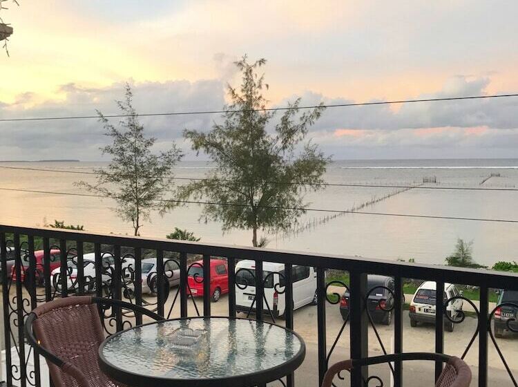 اتاق لوکس با بالکن و چشمانداز دریا, Little Italy