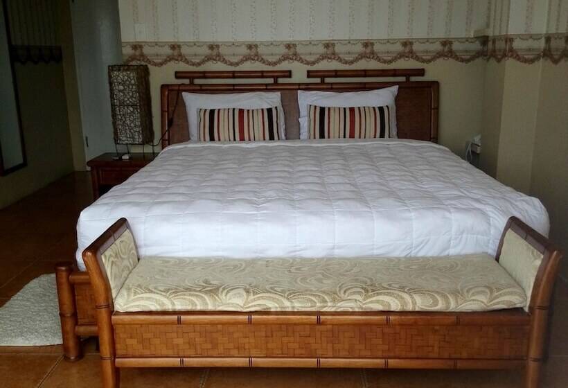 اتاق لوکس با بالکن و چشمانداز دریا, Little Italy