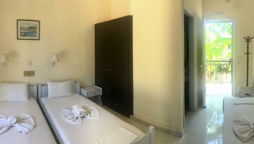 اتاق استاندارد سه نفره, Lofos Strani