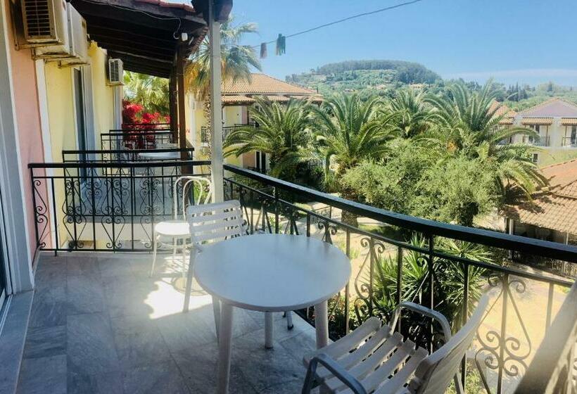 اتاق استاندارد, Lofos Strani