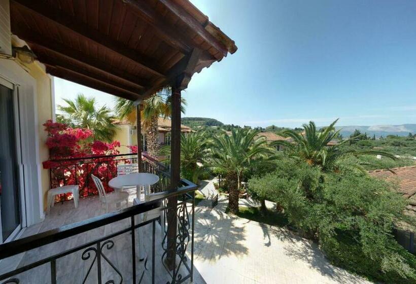 اتاق استاندارد سه نفره, Lofos Strani