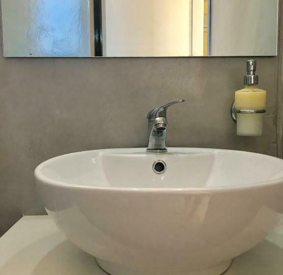 اتاق استاندارد, Lofos Strani